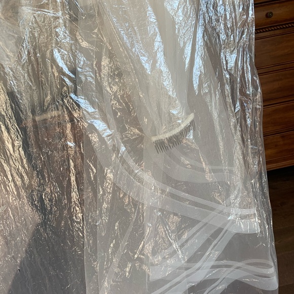 Wedding Dress 👀 | Maggie Sottero Size 4 (tag: Size 6) - Picture 11 of 13